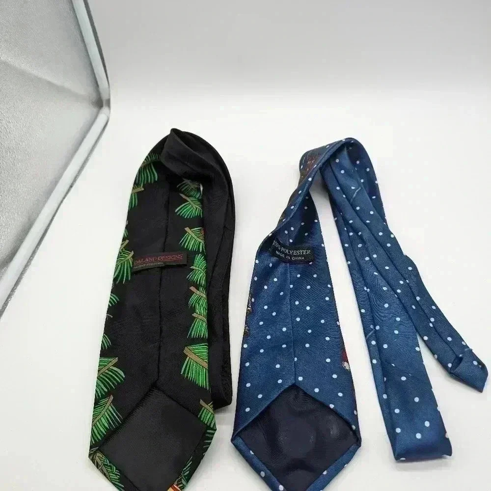 2 Vintage Ties Christmas Theme had light/sound not working - Picture 2 of 2
